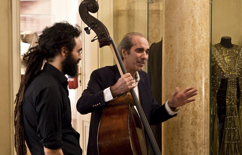 MERCOLEDÌ 18 MARZO ALLE ORE 17.30 AL CIVICO MUSEO TEATRALE “CARLO SCHMIDL” TERZO APPUNTAMENTO DELL’EDIZIONE PRIMAVERA 2026 DEL CICLO “LE STANZE DELLA MUSICA” DEDICATO AL CONTRABBASSO