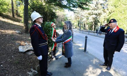 IN OCCASIONE DELL’82° ANNIVERSARIO ECCIDIO DELLE FOSSE ARDEATINE, DEPOSIZIONE DI CORONE A SAN GIUSTO SUI CIPPI DEI TRIESTINI HAIPEL E PETRUCCI