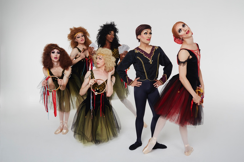 “Les Ballets Trockadero de Monte Carlo” riporta sul palcoscenico del Rossetti – fra tutù e scarpette da punta giganti – uno spettacolo di danza esilarante e indimenticabile