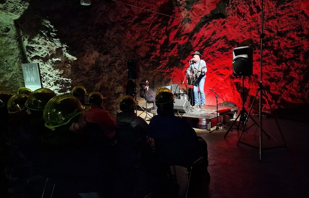 vicino/lontano MONT: sabato 14 marzo al Caffè Caucigh in CONCERTO il cantautore tarvisiano MIKY MARTINA