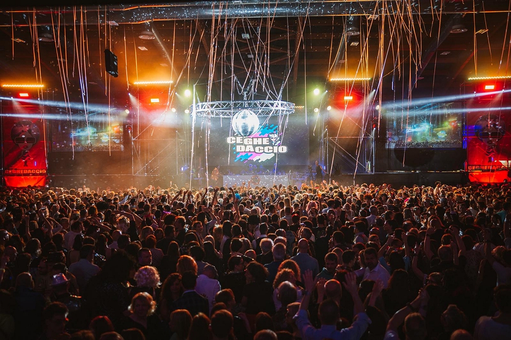 CEGHEDACCIO, 33 ANNI DI SUCCESSI A 33 GIRI: IN OLTRE TREMILA ALLA FIERA DI UDINE