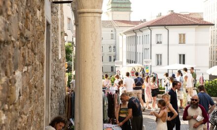 DOMENICA 12 APRILE AVVIO DELL’EDIZIONE 2026 DI “BARBACAN PRODUCE”: LA MOSTRA MERCATO DI ARTIGIANI, DESIGNER INDIPENDENTI E ARTISTI NELLA SUGGESTIVA CORNICE TRA PIAZZA BARBACAN, ARCO DI RICCARDO, PIAZZA SAN SILVESTRO E SCALINATA DELLE MEDAGLIE D’ORO