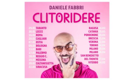 DANIELE FABBRI PORTA IN SCENA UNA STAND UP COMEDY IRONICA SULLE ABITUDINI SESSUALI DEI PORDENONESI CON I DATI DELL’OSSERVATORIO BAKECA INCONTRI