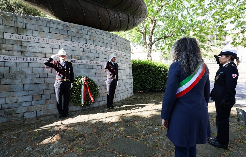 DEPOSTE QUESTA MATTINA LE CORONE IN RICORDO DEI CADUTI DELLA RESISTENZA DELLA NOSTRA CITTÀ