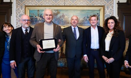 IL SINDACO HA CONFERITO UNA TARGA ALL’AZIENDA MOTOMARINE, IN OCCASIONE DEL 50° ANNIVERSARIO DI ATTIVITÀ