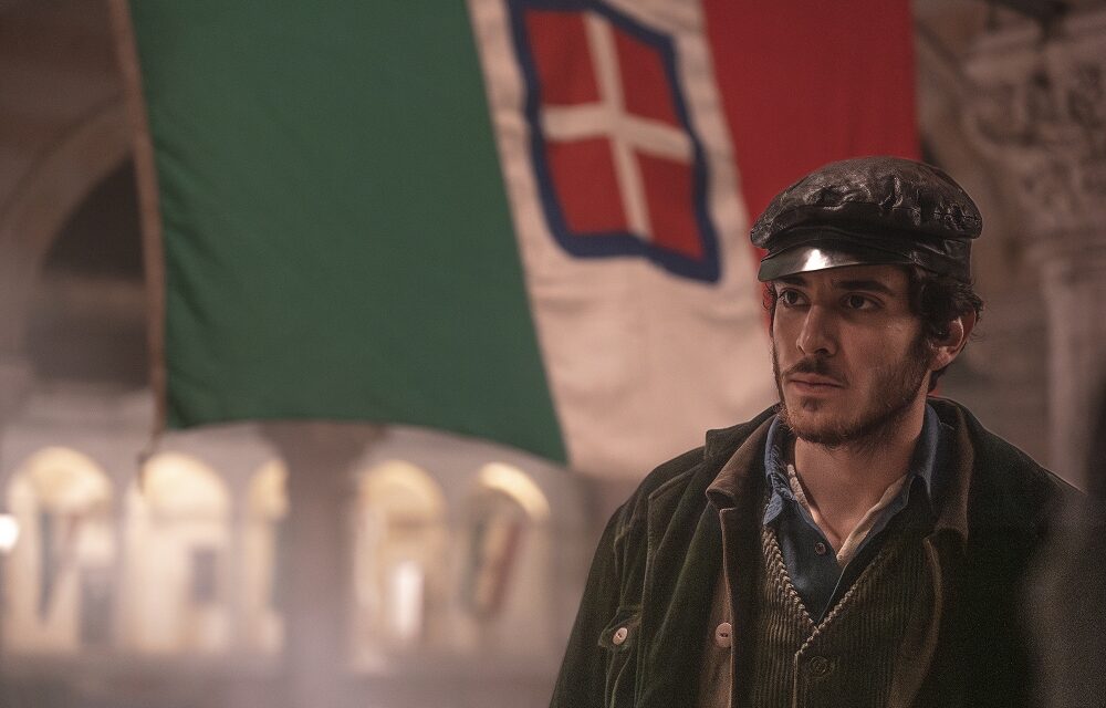 “ALLA FESTA DELLA RIVOLUZIONE” DI ARNALDO CATINARI DAL 16 APRILE NELLE SALE ITALIANE