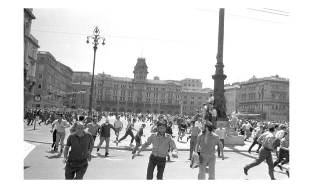 MERCOLEDÌ 8 APRILE ALLE ORE 17 NELLA SALA SELVA DI PALAZZO GOPCEVICH VISITA GUIDATA GRATUITA ALLA MOSTRA “LA FOTOTECA IN PIAZZA. SCATTI DI STORIA E STORIE”