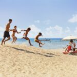 GRADO APRE LA STAGIONE: UN PRIMO SGUARDO SULLE PROPOSTE 2026 DEGLI STABILIMENTI BALNEARI