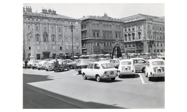 DOMENICA 12 APRILE ULTIMO PERCORSO “IN &OUT”: ALLE ORE 11 VISITA ALLA MOSTRA “LA FOTOTECA IN PIAZZA. SCATTI DI STORIA E STORIE” CON LA CURATRICE, CLAUDIA COLECCHIA E ALLE ORE 12 PASSEGGIATA URBANA GUIDATA DA FRANCESCA PITACCO