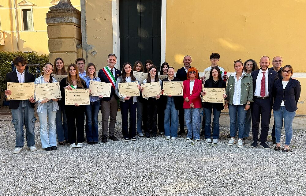 NOVENTA PADOVANA: STUDENTI MODELLO PREMIATI DAL SINDACO