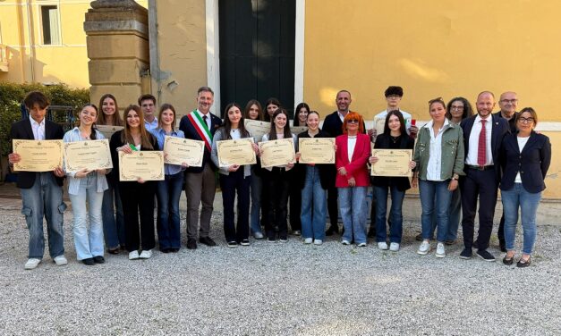 NOVENTA PADOVANA: STUDENTI MODELLO PREMIATI DAL SINDACO
