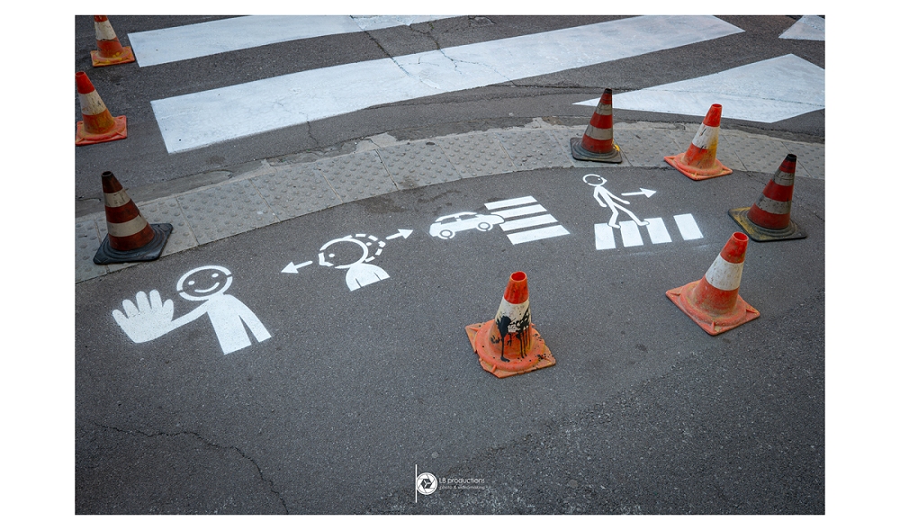 INCLUSIONE E ACCESSIBILITÀ: PRESENTATI I PITTOGRAMMI CAA REALIZZATI DAVANTI ALLA SCUOLA EX TIMEUS