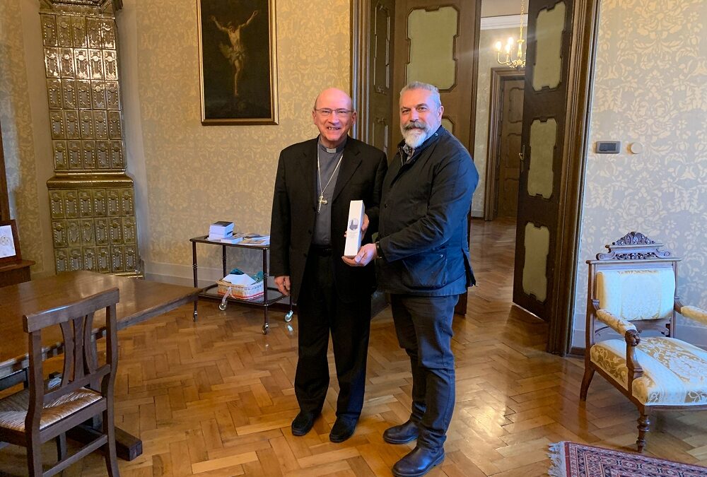 Polizia di Stato – Gorizia: consegnato all’Amministratore Apostolico dell’Arcidiocesi l’olio proveniente dal giardino della memoria di Capaci