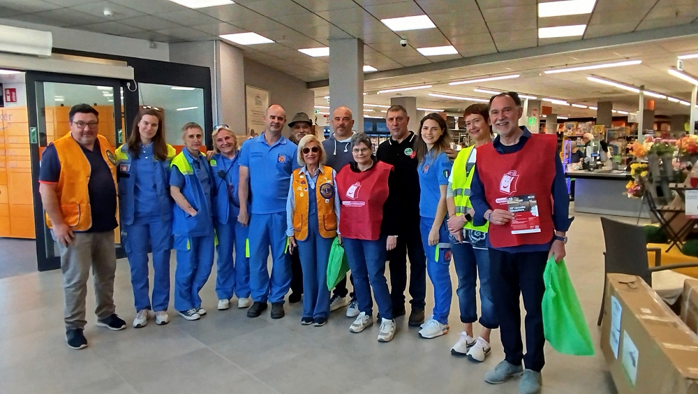 Grande partecipazione alla 19ª Raccolta Alimentare Caritas a Duino: raccolti quasi 800 kg di beni