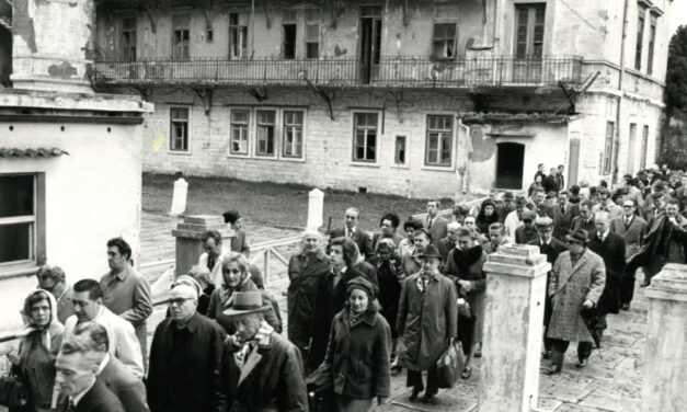 MARTEDÌ 28 APRILE ALLE ORE 17.30 ALLA SALA BAZLEN DI PALAZZO GOPCEVICH RASSEGNA DI FOTOGRAFIE STORICHE DELLA RISIERA DI SAN SABBA DEL PERIODO TRA LA FINE DELLA SECONDA GUERRA MONDIALE E L’APERTURA AL PUBBLICO DOPO LA MONUMENTALIZZAZIONE