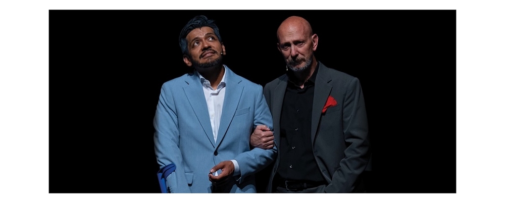 “SALAM/SHALOM. DUE PADRI”: SUL PALCO DEL TEATRO VERDI DI PORDENONE UNO SPETTACOLO CHE NON SMETTE DI RINNOVARE IL SUO STRAORDINARIO IMPATTO E ATTUALITÀ