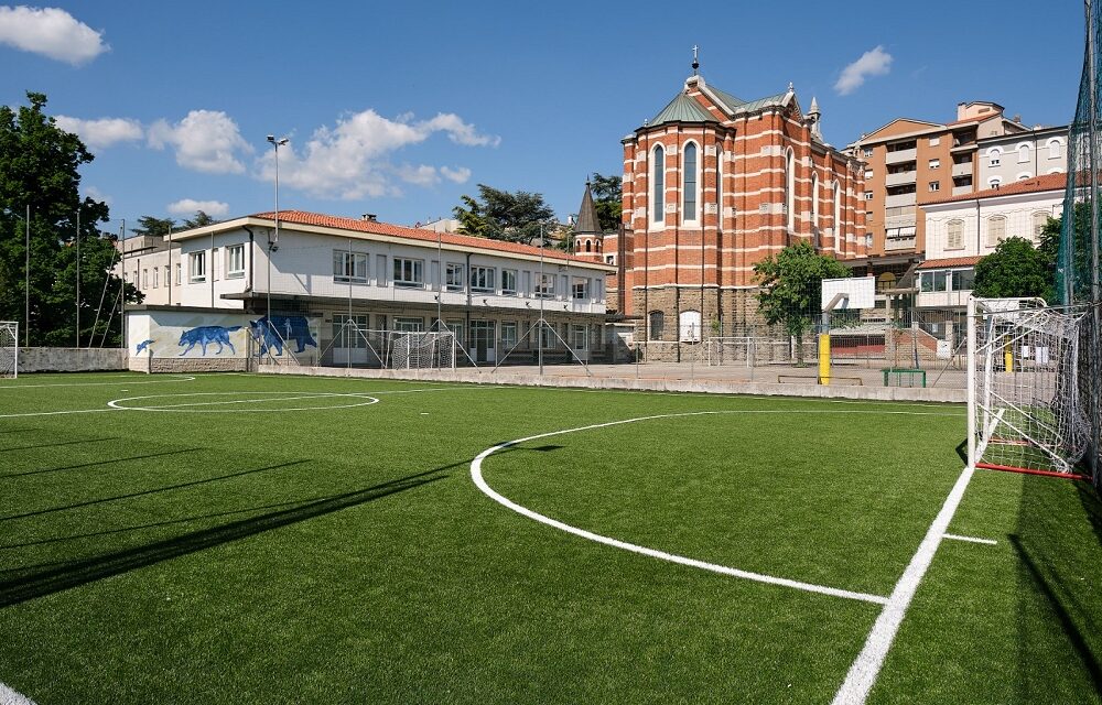 Presentato il rifacimento del manto erboso sintetico del campo da calcetto dell’Oratorio dei Salesiani