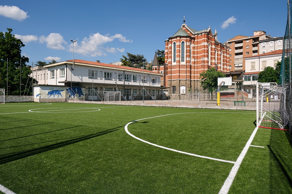 Presentato il rifacimento del manto erboso sintetico del campo da calcetto dell’Oratorio dei Salesiani