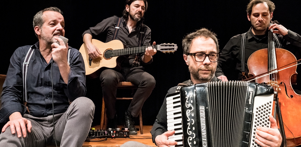 NUOVO TEATRO COMUNALE DI GRADISCA D’ISONZO:  “Nel blu, avere tra le braccia tanta felicità” con Mario Perrotta chiude la stagione
