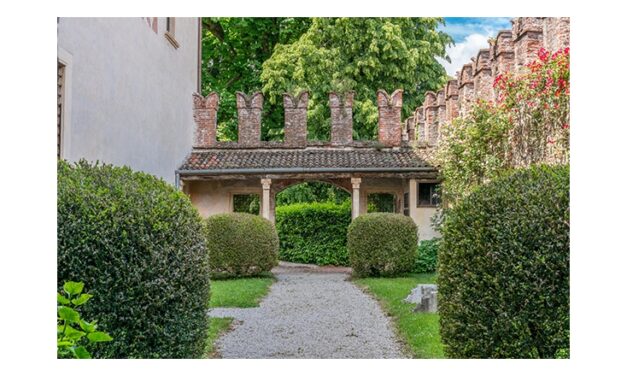 Il Castello di Thiene nel tempo delle rose: il 25 e 26 aprile nel pieno della fioritura