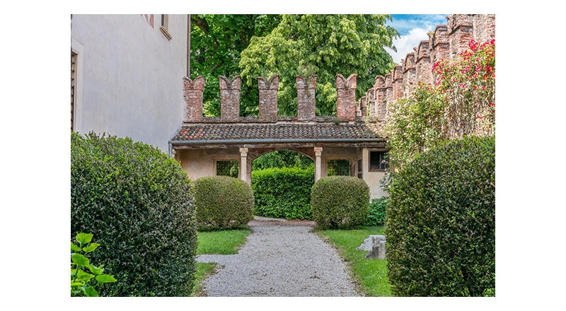 Il Castello di Thiene nel tempo delle rose: il 25 e 26 aprile nel pieno della fioritura