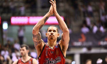 La Pallacanestro Trieste la vince nel finale con Varese: al PalaTrieste finisce 90-89