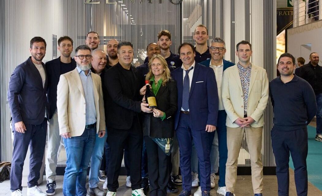 Vinitaly 2026: la Scaligera Basket Tezenis Verona in visita allo stand Zenato