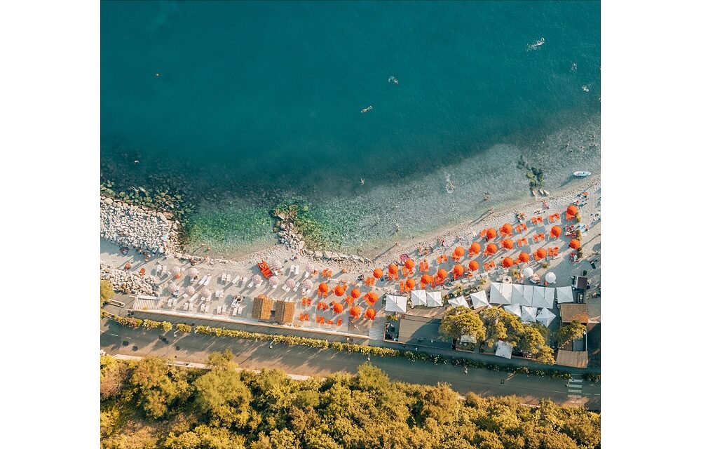 Al “Cohiba” la stagione estiva entra nel vivo: in Baia di Sistiana, con una spiaggia rinnovata e servizi esclusivi