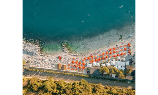 Al “Cohiba” la stagione estiva entra nel vivo: in Baia di Sistiana, con una spiaggia rinnovata e servizi esclusivi