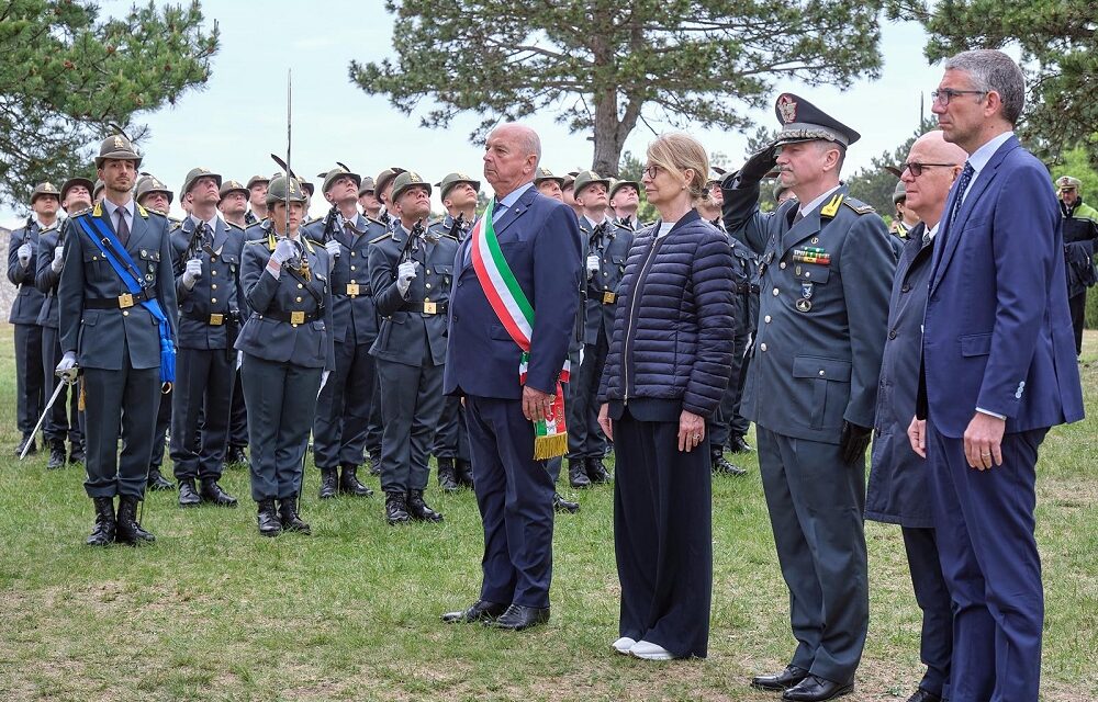 ALLA FOIBA DI BASOVIZZA LA CERIMONIA COMMEMORATIVA DELL’81° ANNIVERSARIO DELLA DEPORTAZIONE DEI 97 FINANZIARI DELLA CASERMA CAMPO MARZIO