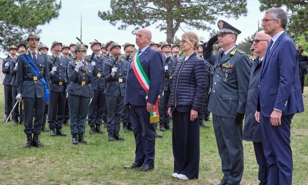 ALLA FOIBA DI BASOVIZZA LA CERIMONIA COMMEMORATIVA DELL’81° ANNIVERSARIO DELLA DEPORTAZIONE DEI 97 FINANZIARI DELLA CASERMA CAMPO MARZIO