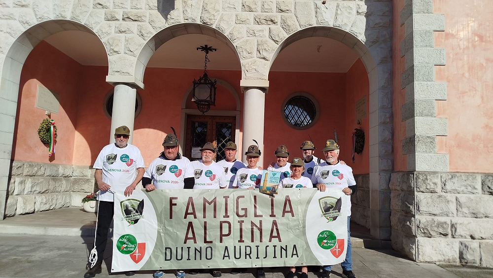 La famiglia alpina di Duino Aurisina ricevuta in Municipio prima della partenza per Genova