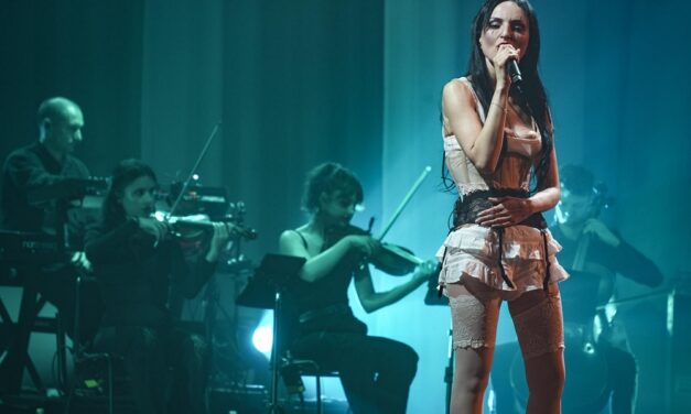 ARISA: INIZIA CON SUCCESSO IL TOUR DI “FOTO MOSSE”