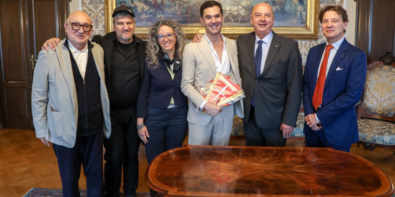 FEDERICO BELLONE, REGISTA DEL MUSICAL “IL PRINCIPE D’EGITTO”, RICEVUTO NEL SALOTTO AZZURRO DEL MUNICIPIO