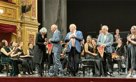 IL PRESIDENTE DEL CONSIGLIO COMUNALE, FRANCESCO DI PAOLA PANTECA HA INCONTRATO I RAGAZZI DELLA JUILLARD415 ORCHESTRA E DELLA YALE SCHOLA CANTORUM NELLA SALA DEL CONSIGLIO COMUNALE