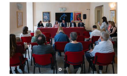 Due grandi teatri, due spettacoli di produzione, un importante successo: Potrebbe essere sintetizzato così il progetto culturale “Roméo et Juliette/Romeo e Giulietta” realizzato in coproduzione da Fondazione Teatro lirico Giuseppe Verdi di Trieste e Teatro Stabile del Friuli Venezia Giulia
