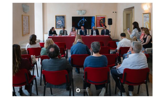 Due grandi teatri, due spettacoli di produzione, un importante successo: Potrebbe essere sintetizzato così il progetto culturale “Roméo et Juliette/Romeo e Giulietta” realizzato in coproduzione da Fondazione Teatro lirico Giuseppe Verdi di Trieste e Teatro Stabile del Friuli Venezia Giulia