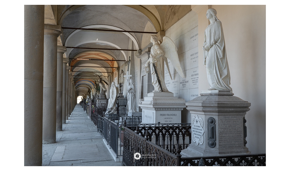 PRESENTATA L’OPERA DI RESTAURO DELLE TOMBE MONUMENTALI SOTTO IL COLONNATO MONUMENTALE DEL CIMITERO DI SANT’ANNA