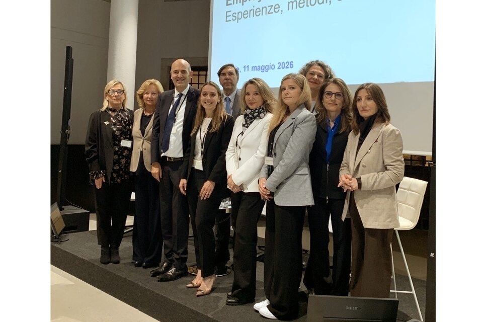 LE DONNE STUDIANO MEGLIO, MA GUADAGNANO MENO, IL PARADOSSO DEI LAUREATI: STUDIO DELL’UNIVERSITÀ DI UDINE