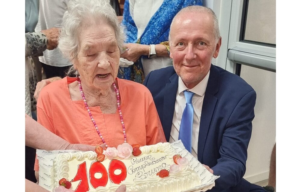 Nonna Bruna Carli ha festeggiato i suoi primi 100 anni presso la struttura comunale “Mario Capon” di Opicina