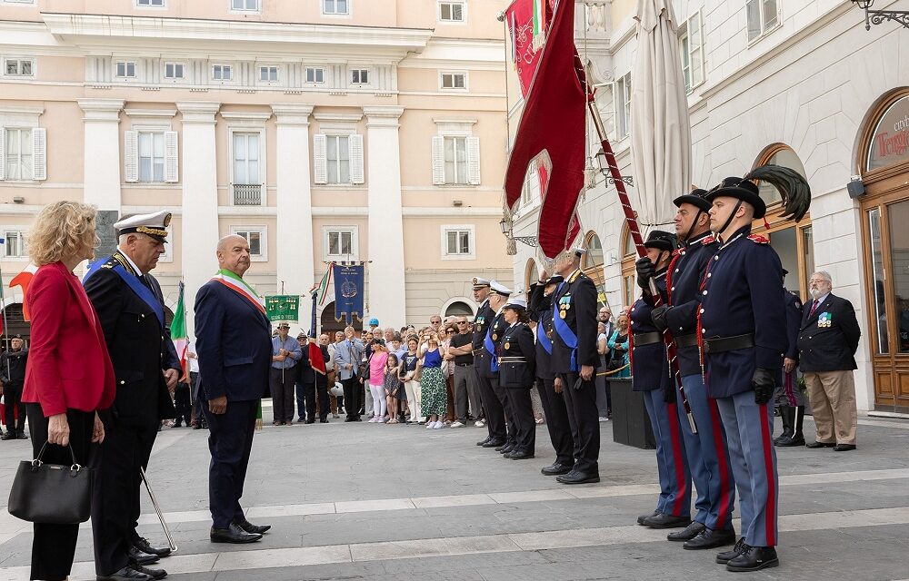 FESTEGGIATO IN PIAZZA VERDI IL 164° ANNIVERSARIO DELLA FONDAZIONE DELLA POLIZIA LOCALE