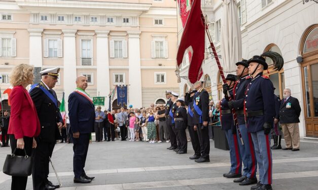 FESTEGGIATO IN PIAZZA VERDI IL 164° ANNIVERSARIO DELLA FONDAZIONE DELLA POLIZIA LOCALE