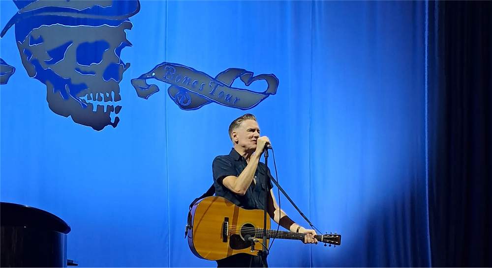 BRYAN ADAMS BARE BONES WORLD TOUR 2026: a PORTOROSE un trionfale concerto unplugged del mitico rocker canadese