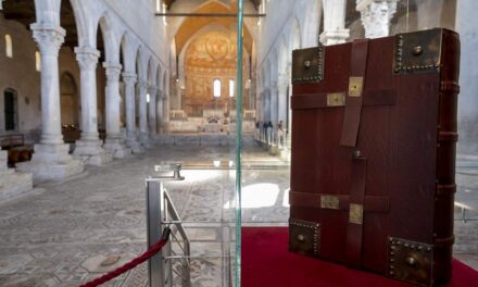 La “Bibbia di Aquileia” diventa ambasciatrice dell’Italia e del Friuli con la nuova copia facsimilare realizzata dallo Scriptorium Foroiuliense
