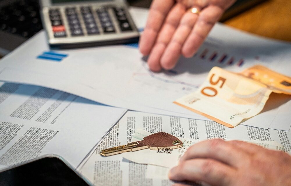 Sovraindebitamento in Italia: il 58,7% degli indebitati ha un lavoro stabile, oltre la metà supera i 45 anni