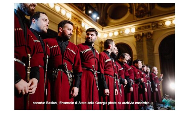 CON IL “CANTO DEI COLLI” AL PICCOLO OPERA FESTIVAL LE MELODIE TRADIZIONALI PATRIMONIO UNESCO TRASFORMANO IL PAESAGGIO IN MUSICA