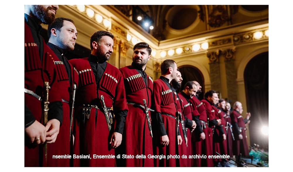 CON IL “CANTO DEI COLLI” AL PICCOLO OPERA FESTIVAL LE MELODIE TRADIZIONALI PATRIMONIO UNESCO TRASFORMANO IL PAESAGGIO IN MUSICA