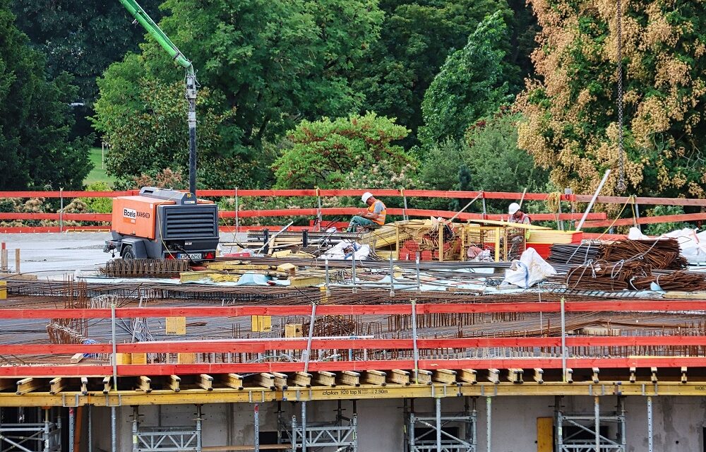 AMBIENTE, ALLARME COSTRUZIONI: EMISSIONI GLOBALI A +100% NEL 2050, LE 6 SOLUZIONI STRATEGICHE PER DECARBONIZZARE I CANTIERI
