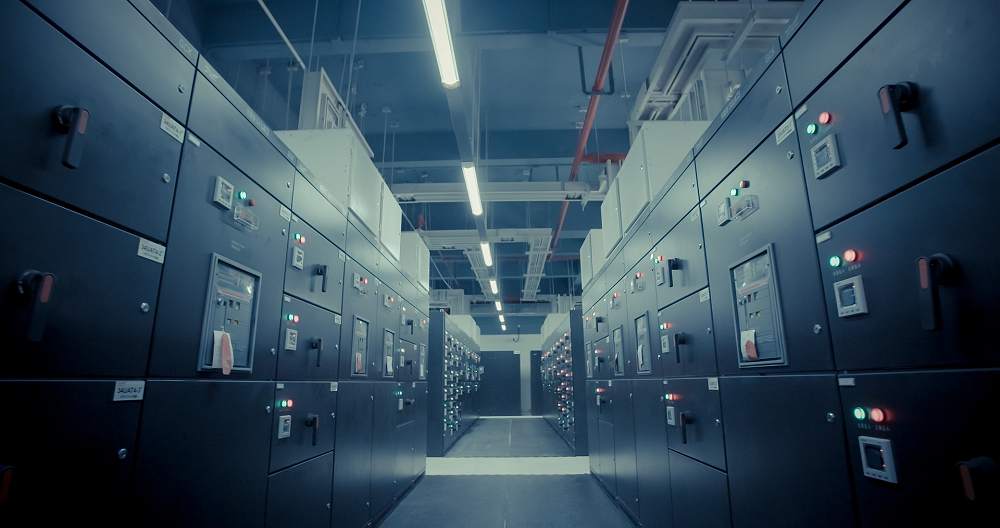 DATA CENTER, LA CORSA DELL’IA SPINGERÀ IL MERCATO OLTRE I 1.000 MILIARDI ENTRO IL 2030: L’ITALIA SI CANDIDA A HUB STRATEGICO DEL MEDITERRANEO