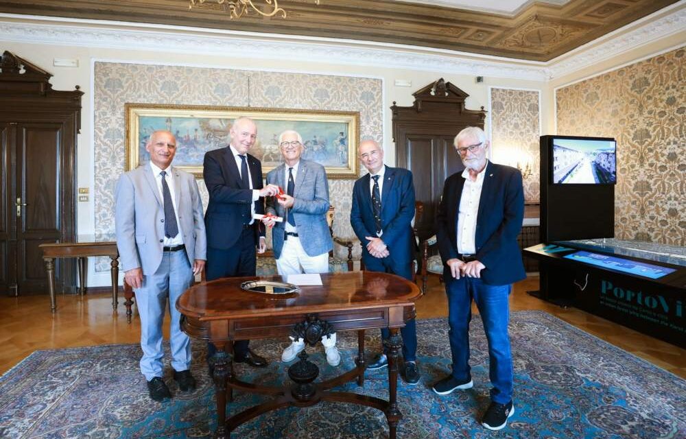 LA MEDAGLIA BRONZEA DEL COMUNE DI TRIESTE ALLA LEGA NAVALE ITALIANA